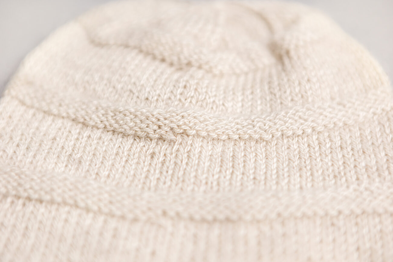 Culla berretto con filato 100% cashmere Culla berretto con filato 100% cashmere