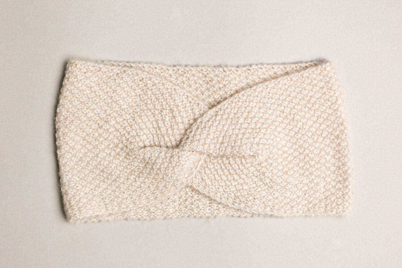 Scaldaorecchie Infinito con filato 100% cashmere