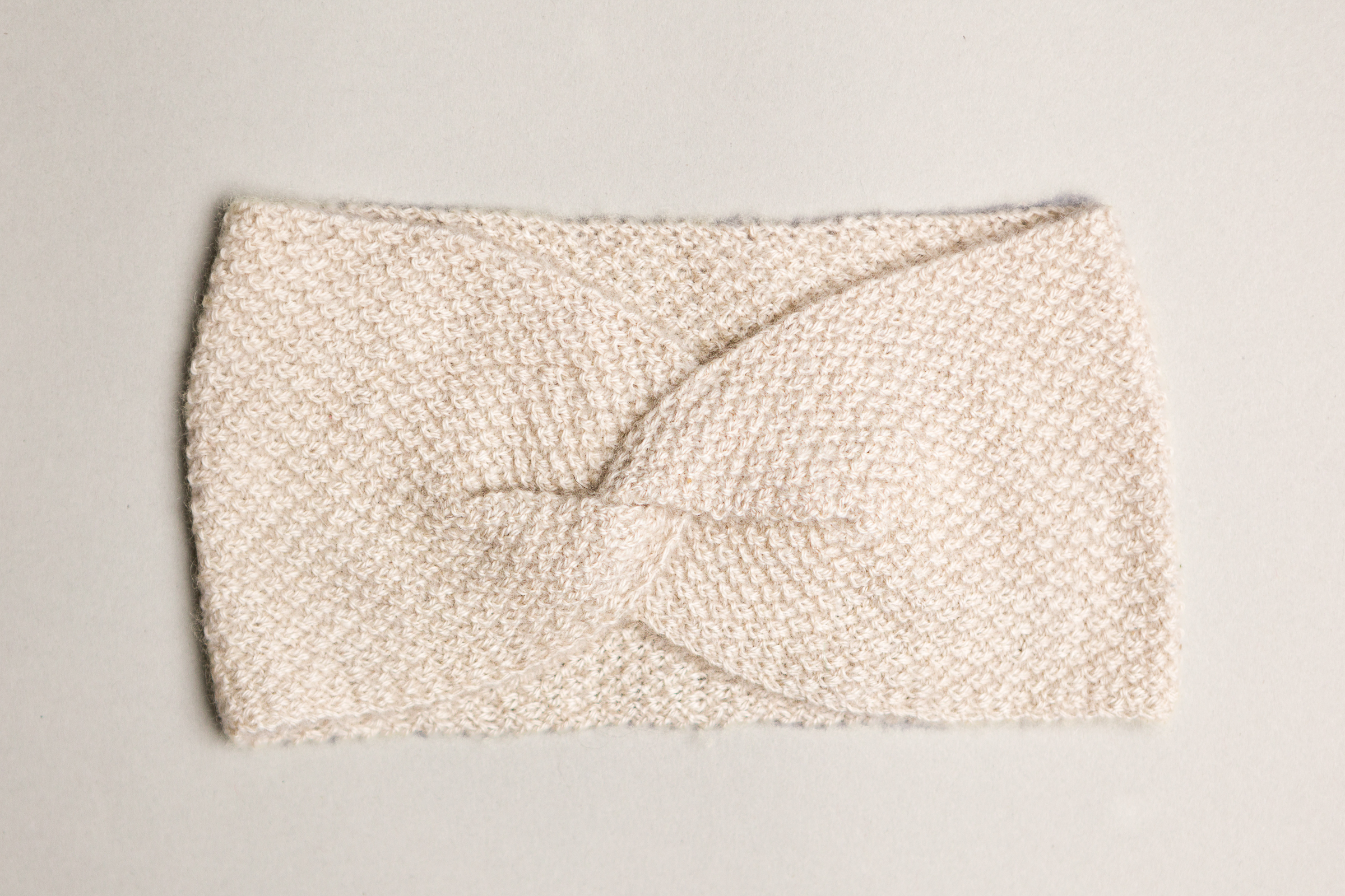 Scaldaorecchie Infinito con filato 100% cashmere
